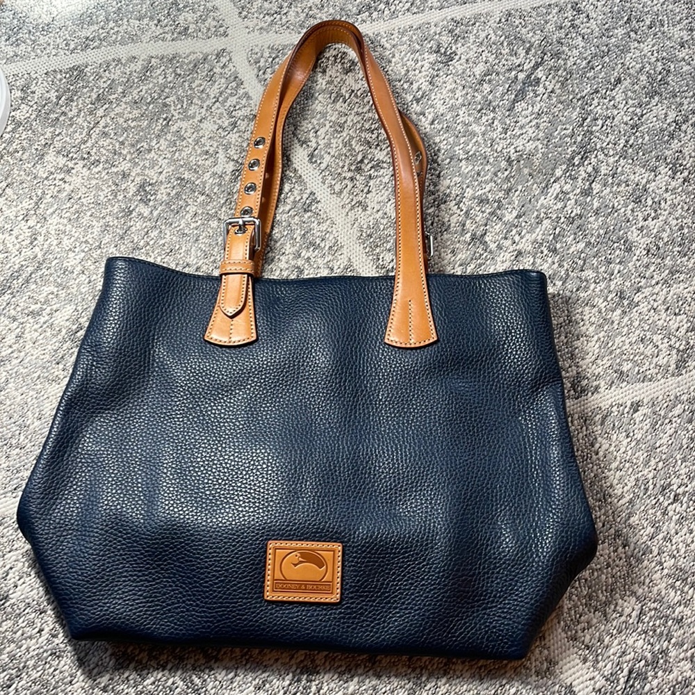 ⭐️ Navy Dooney & Bourke Bag 💙
